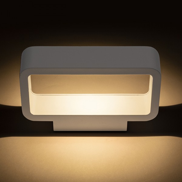 TAPA zidna bijela 230V LED 6W IP54 3000K