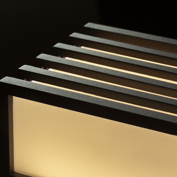 CLAIRE 21 zidni antracit mliječni akril 230V LED 9W IP54 3000K