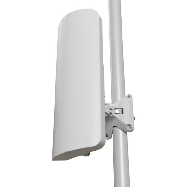 65048_01 Mikrotik L22UGS-5HaxD2HaxD-15S, 2.4/5GHz Wi-Fi 6, Dual-core CPU,POE-IN (uključen injektor), SFP (2.5G), do 20km, USB Port, 256 MB RAM, Antenna gain: 2.4 GHz - 12 dBi, 5 GHz - 15 dBi