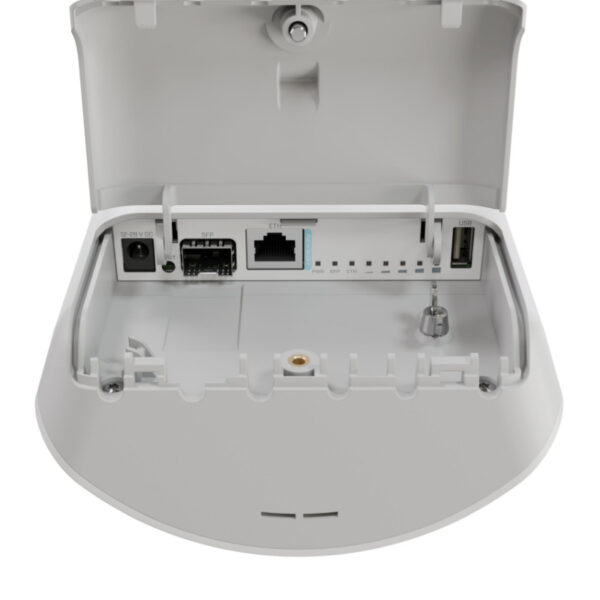 65048_03 Mikrotik L22UGS-5HaxD2HaxD-15S, 2.4/5GHz Wi-Fi 6, Dual-core CPU,POE-IN (uključen injektor), SFP (2.5G), do 20km, USB Port, 256 MB RAM, Antenna gain: 2.4 GHz - 12 dBi, 5 GHz - 15 dBi