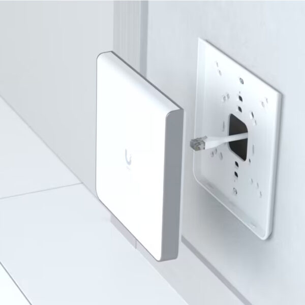 65931_03 Ubiquiti U6 Enterprise In-Wall WiFi 6E pristupna točka
