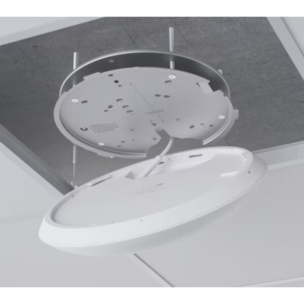 Ubiquiti UniFi U7-Pro-Max Wifi 7 PoE+ stropna pristupna točka 1x2.5 GbE RJ45 port, 25W