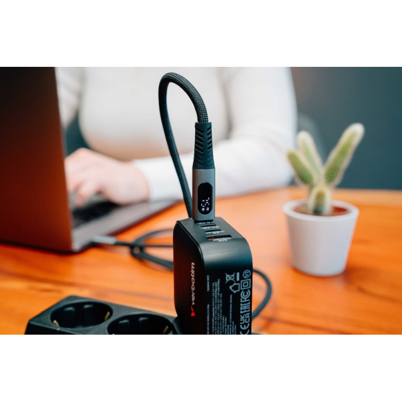 Verbatim Sync & Charge kabel USB-C na USB-C, USB4, 240W 40 Gbps zaslon 120 cm
